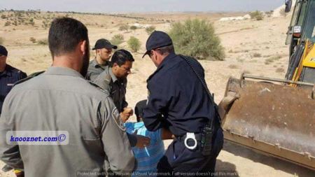 اعتقال 6 من أهالي أم الحيران اثناء تصديهم لأعمال الحفريات التي تقوم بها الدوله في ارض أم الحيران